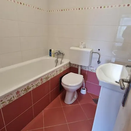 Lovely With Free Parking